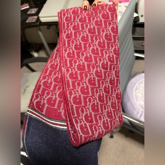 Christian Dior 100% Meringwool scarf - Picture 14 of 17